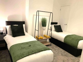 The Hughenden Townhouse / Free Parking / Wifi